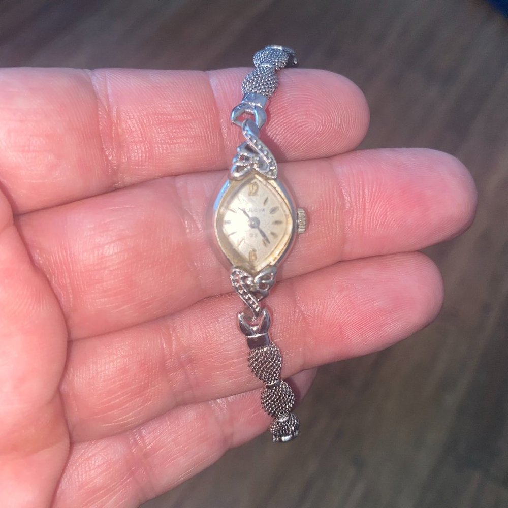 STUNNING Vintage Ladies Bulova 10k rolled gold plate M3 watch